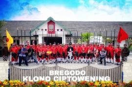 BREGADA KLANA CIPTOWENING DIAPRESIASI KETUA PANITIA FESTIVAL